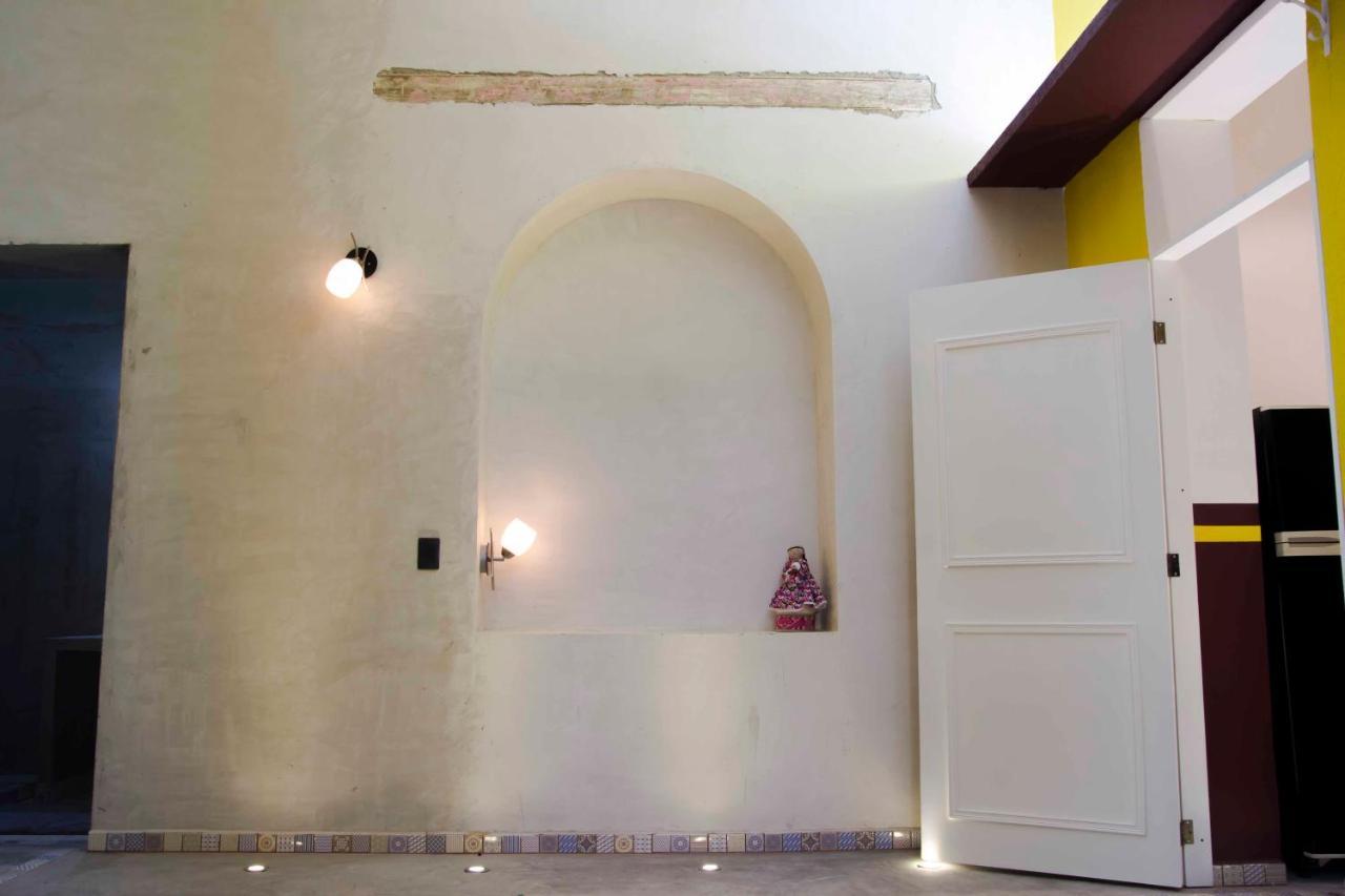 Отель Casa Flores Мехико Экстерьер фото