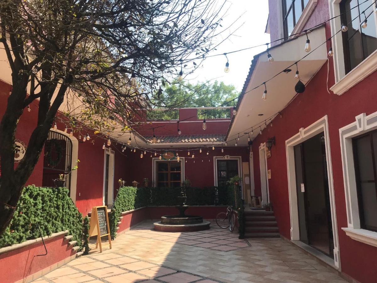 Отель Casa Flores Мехико Экстерьер фото